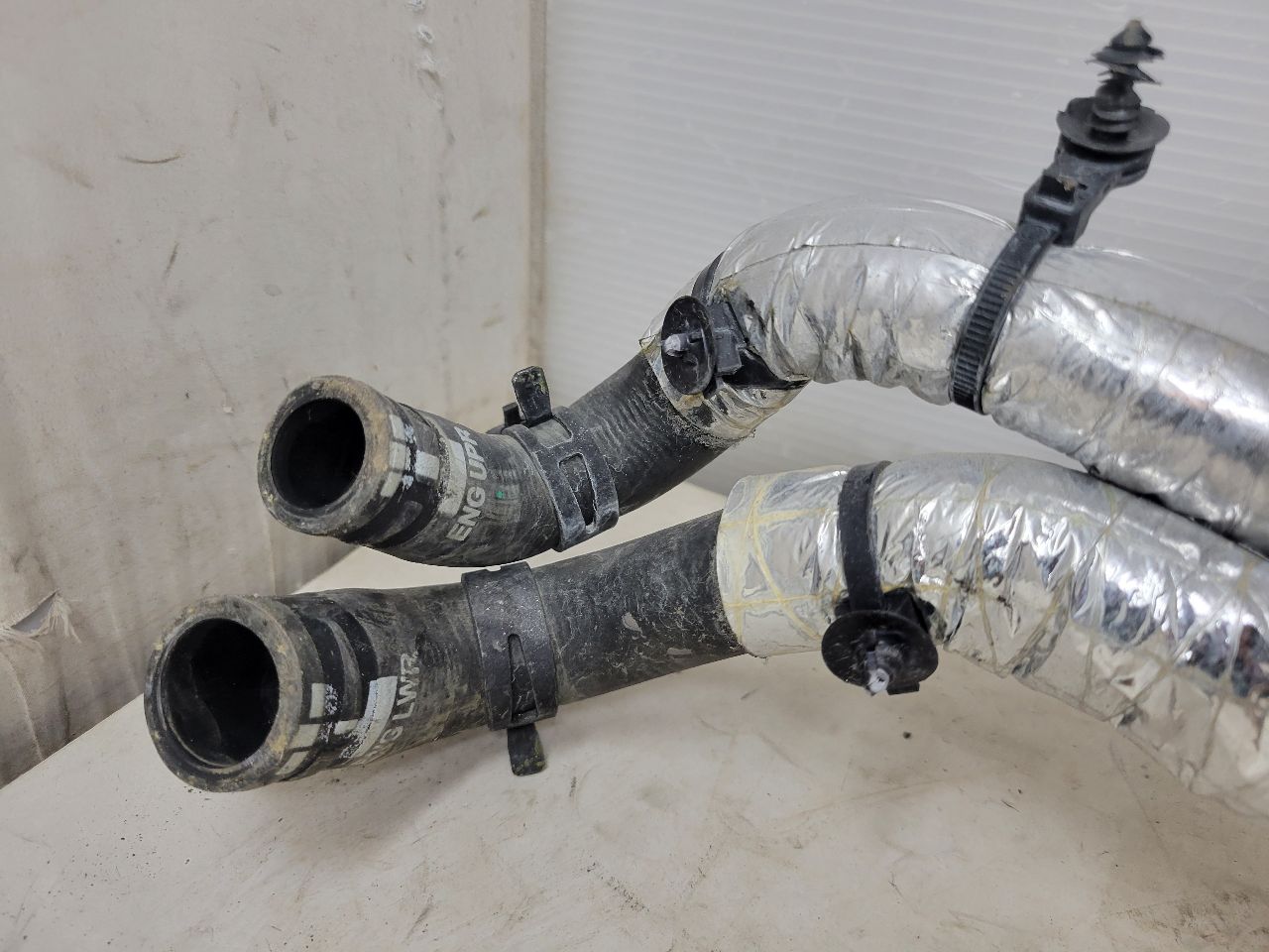 2019 CAMARO 6.2L HEATER HOSES INLET OUTLET 19K 32525 - image 8