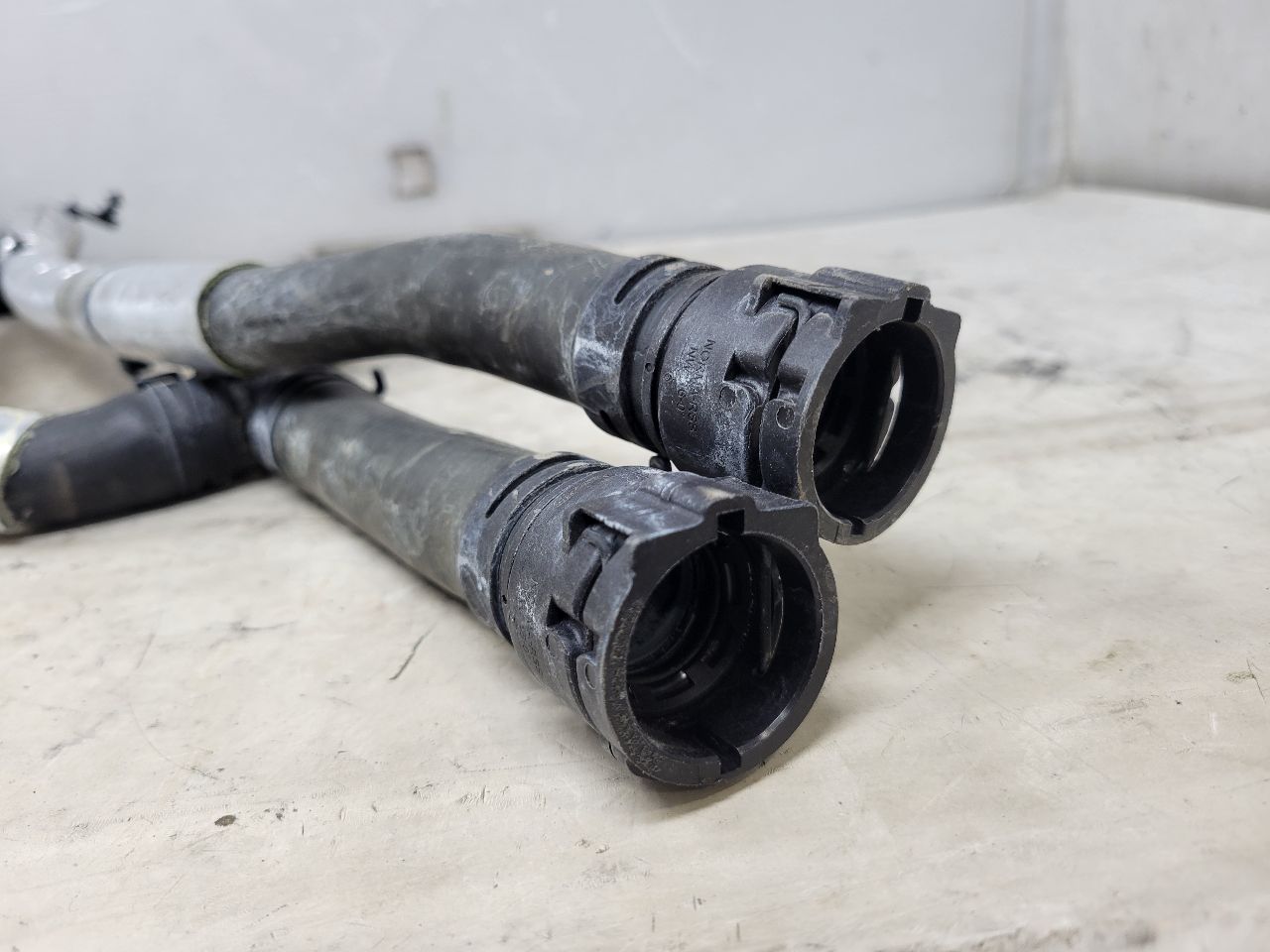 2019 CAMARO 6.2L HEATER HOSES INLET OUTLET 19K 32525 - image 11
