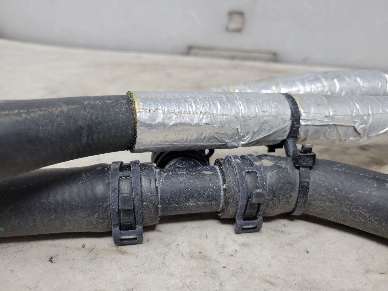 2019 CAMARO 6.2L HEATER HOSES INLET OUTLET 19K 32525 - image 13