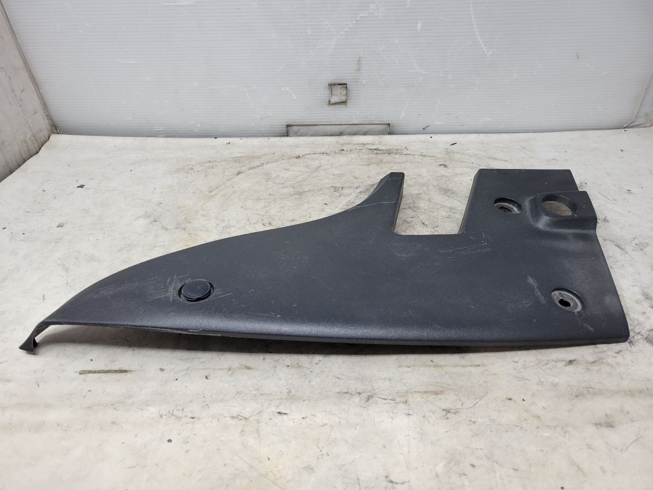 2019 CAMARO RH TAIL LAMP COVER FILLER PANEL TRIM 32546 - image 1