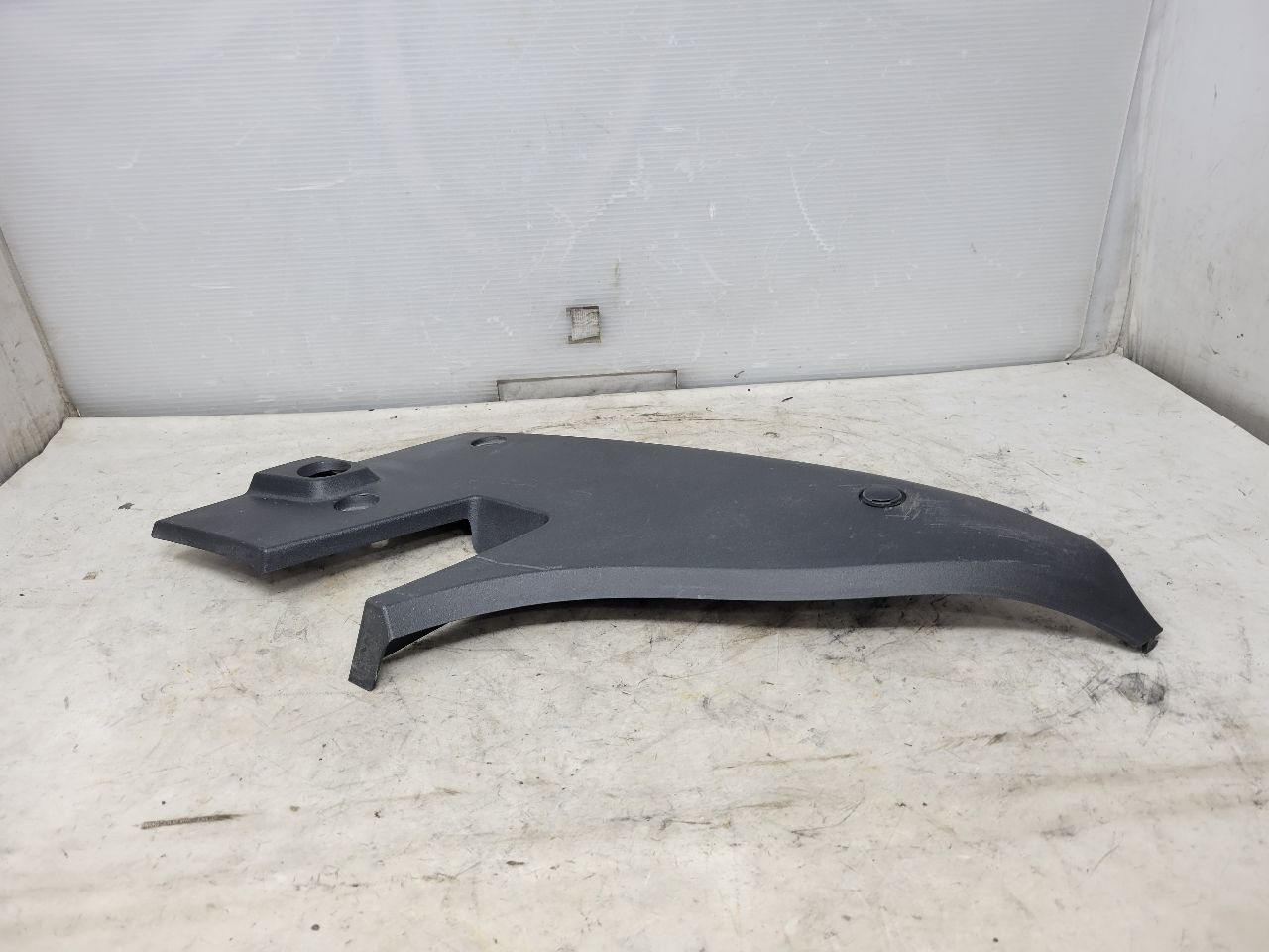 2019 CAMARO RH TAIL LAMP COVER FILLER PANEL TRIM 32546 - image 3