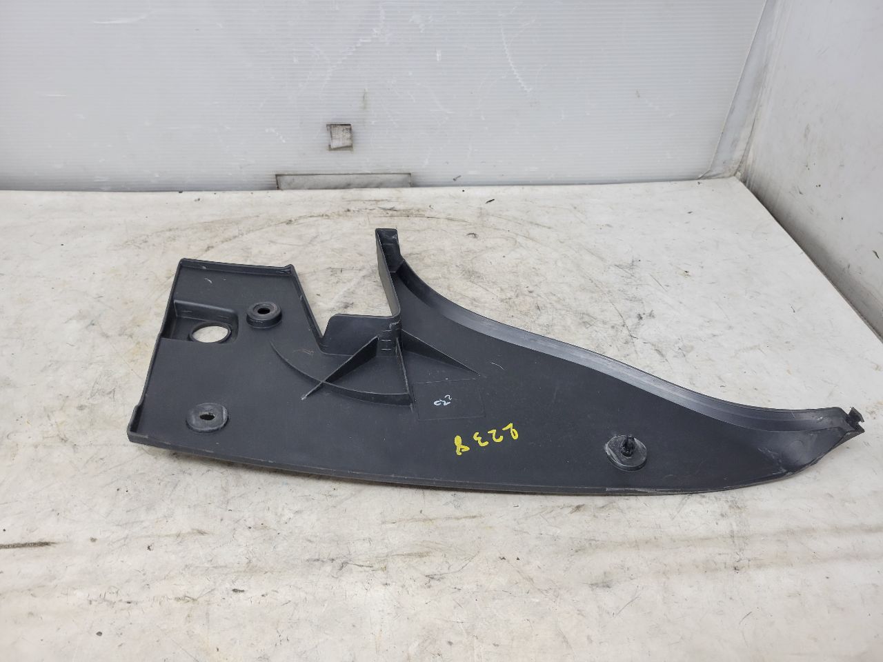 2019 CAMARO RH TAIL LAMP COVER FILLER PANEL TRIM 32546 - image 5