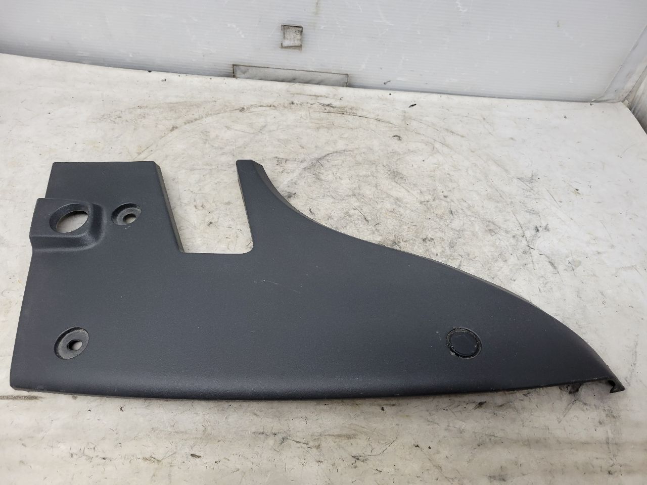 2022 CAMARO LH TAIL LAMP COVER FILLER PANEL 32547 - image 1