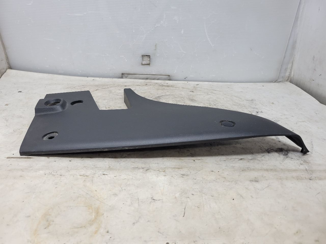 2022 CAMARO LH TAIL LAMP COVER FILLER PANEL 32547 - image 2