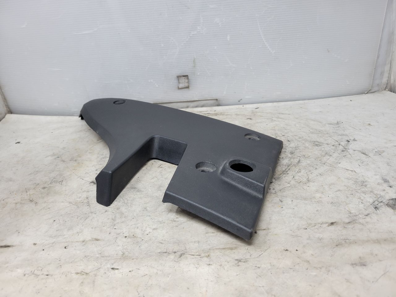 2022 CAMARO LH TAIL LAMP COVER FILLER PANEL 32547 - image 5