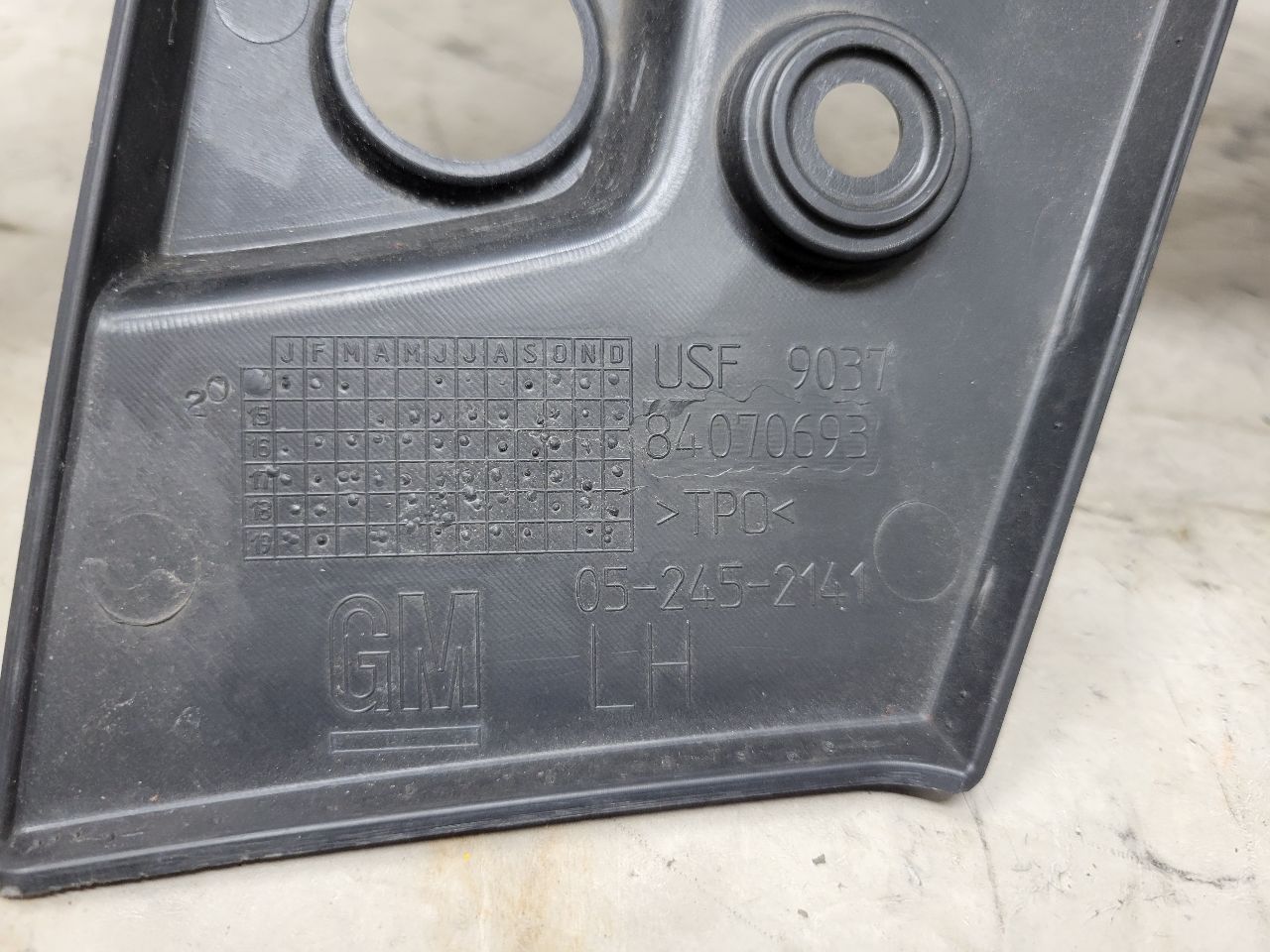 2022 CAMARO LH TAIL LAMP COVER FILLER PANEL 32547 - image 9