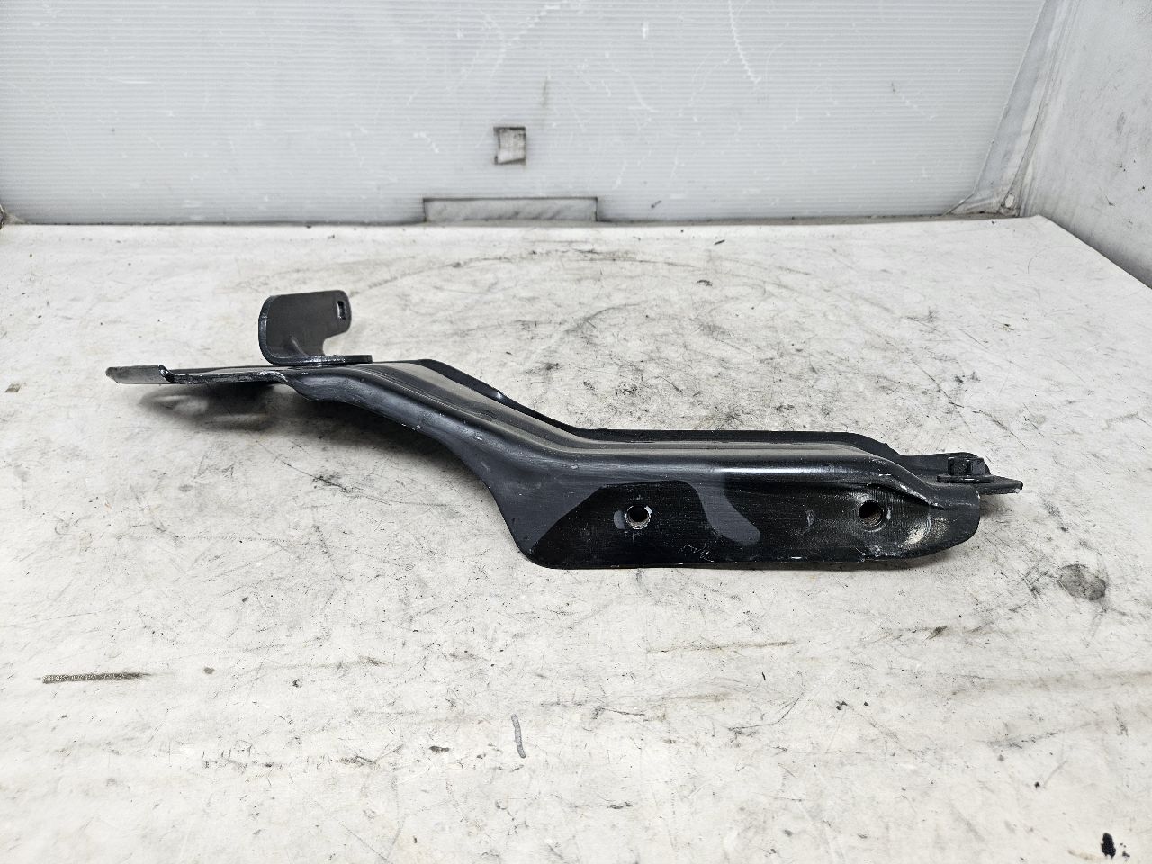 2020 ESCALAESV LH FENDER UPPER FIREWALL BRACKET 32558 - image 1