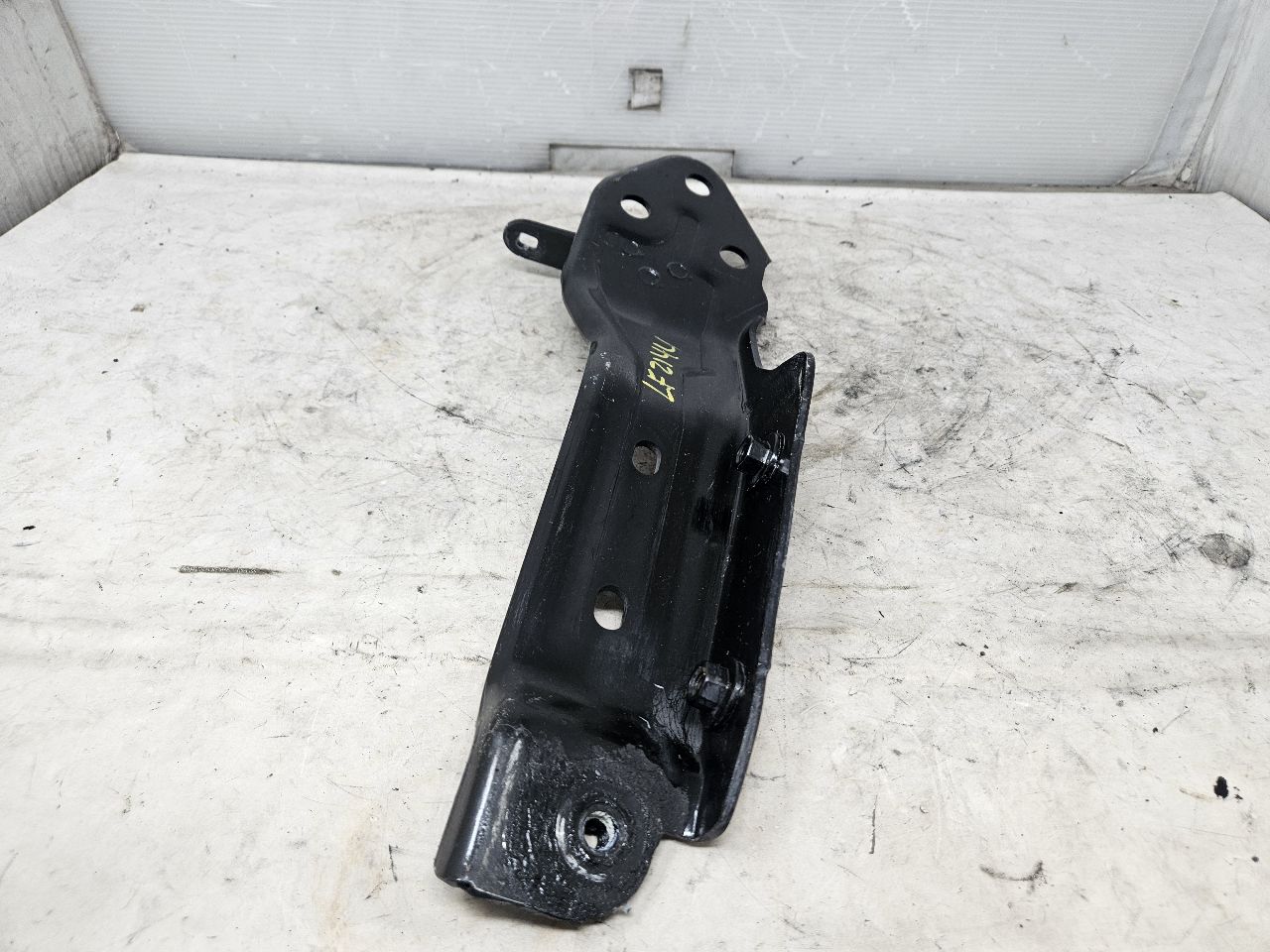 2020 ESCALAESV LH FENDER UPPER FIREWALL BRACKET 32558 - image 4