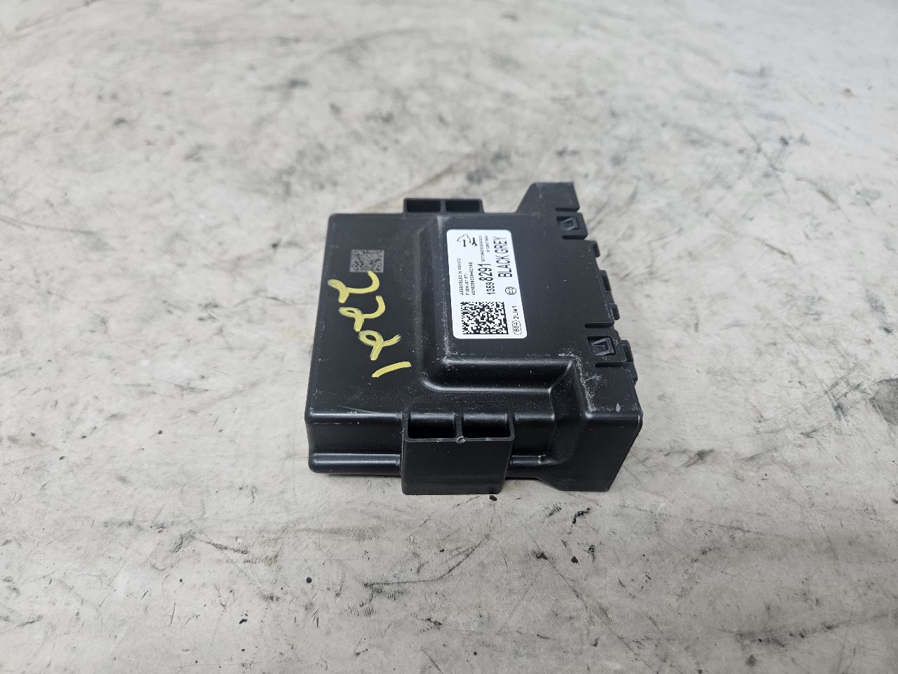 2020 ESCALADE SERIAL DATA GATEWAY MODULE 13598291 32566 - image 1