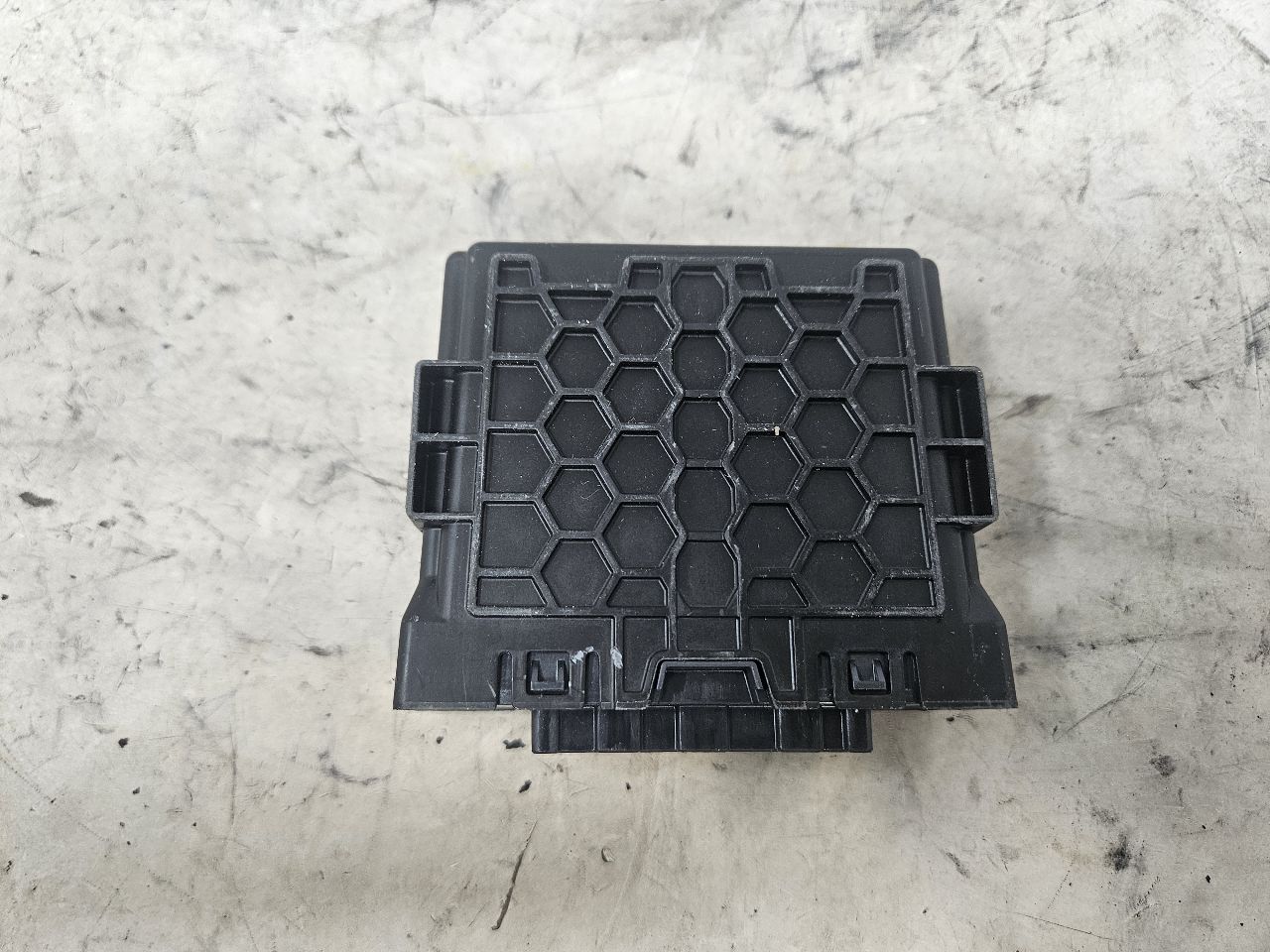 2020 ESCALADE SERIAL DATA GATEWAY MODULE 13598291 32566 - image 4