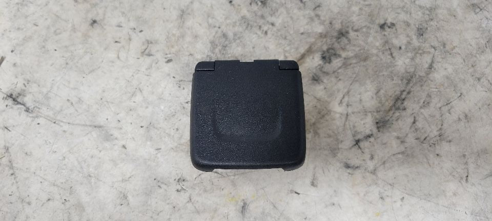 2019 ESCALADE CONSOLE 120V AC OUTLET 22943127 32575 - image 1