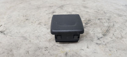 2019 ESCALADE CONSOLE 120V AC OUTLET 22943127 32575 - image 2
