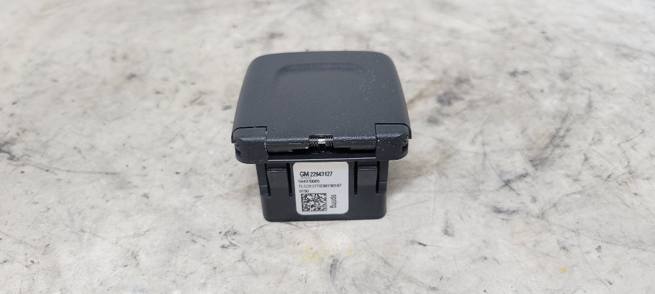 2019 ESCALADE CONSOLE 120V AC OUTLET 22943127 32575 - image 4