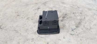 2019 ESCALADE CONSOLE 120V AC OUTLET 22943127 32575 - image 7