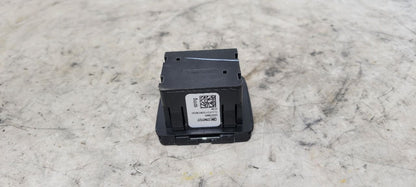 2019 ESCALADE CONSOLE 120V AC OUTLET 22943127 32575 - image 8