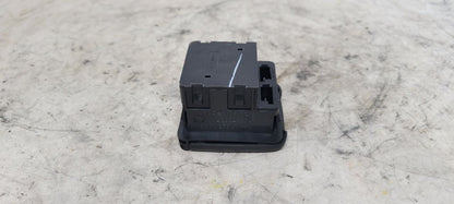 2019 ESCALADE CONSOLE 120V AC OUTLET 22943127 32575 - image 9