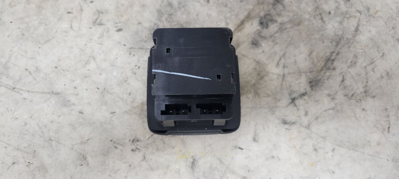 2019 ESCALADE CONSOLE 120V AC OUTLET 22943127 32575 - image 10