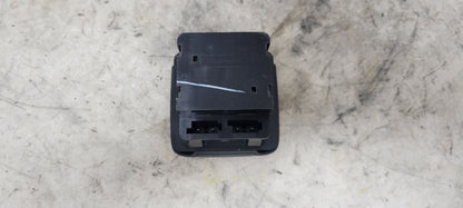 2019 ESCALADE CONSOLE 120V AC OUTLET 22943127 32575 - image 10