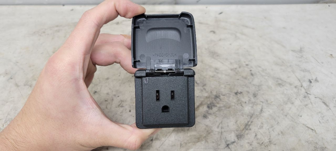 2019 ESCALADE CONSOLE 120V AC OUTLET 22943127 32575 - image 11