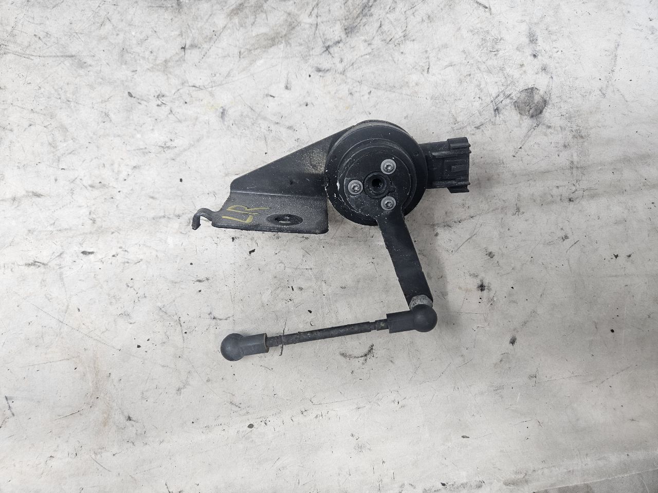 2019 ESCALADE LH REAR RIDE HEIGHT SENSOR 23152100 32577 - image 2