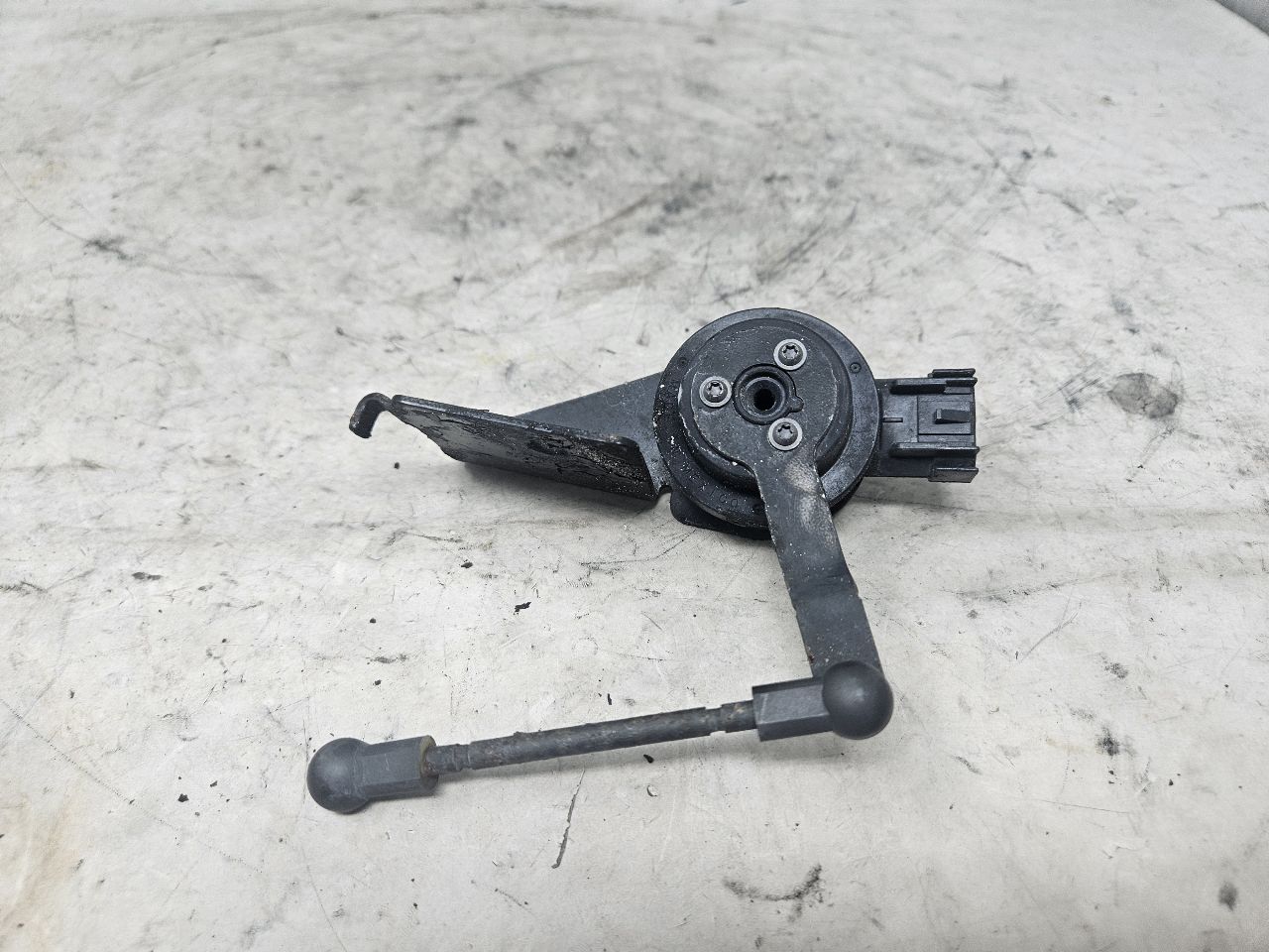 2019 ESCALADE LH REAR RIDE HEIGHT SENSOR 23152100 32577 - image 3