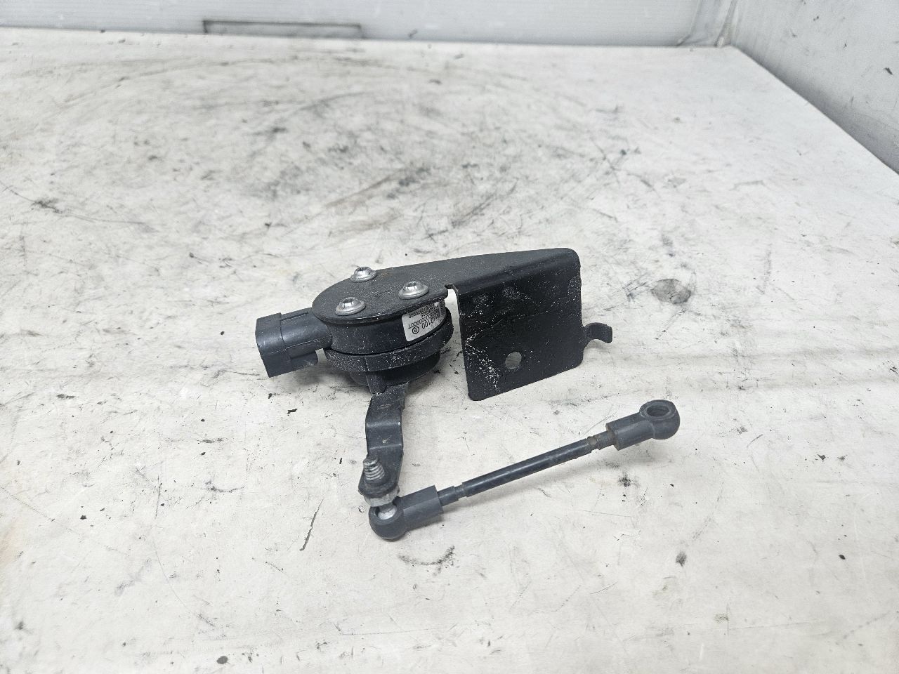 2019 ESCALADE LH REAR RIDE HEIGHT SENSOR 23152100 32577 - image 4