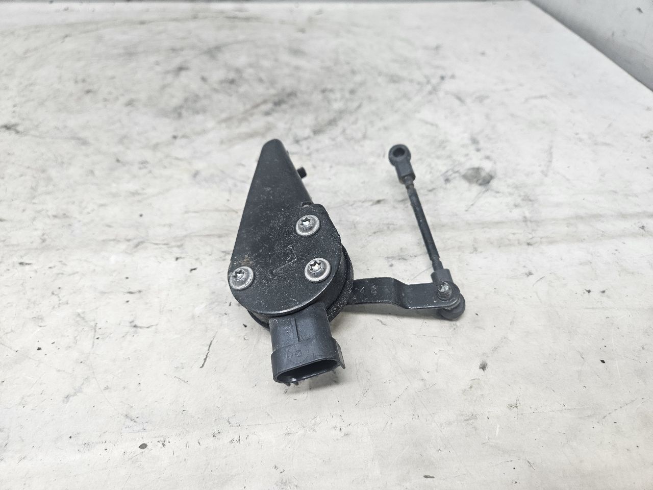2019 ESCALADE LH REAR RIDE HEIGHT SENSOR 23152100 32577 - image 8