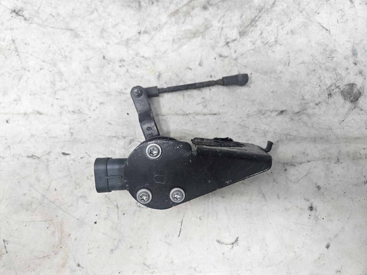 2019 ESCALADE RH REAR RIDE HEIGHT SENSOR 23152101 32580 - image 1