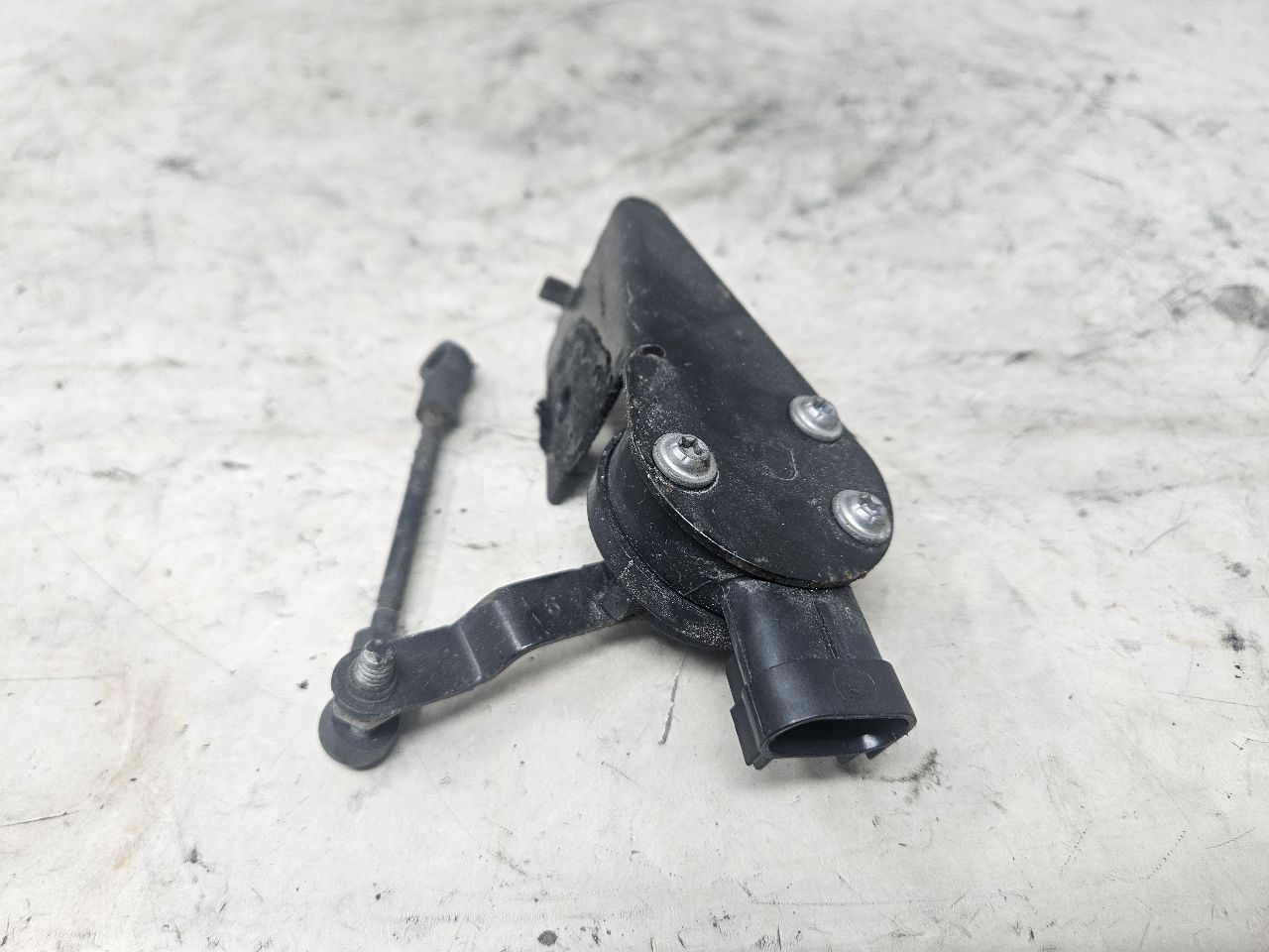 2019 ESCALADE RH REAR RIDE HEIGHT SENSOR 23152101 32580 - image 7
