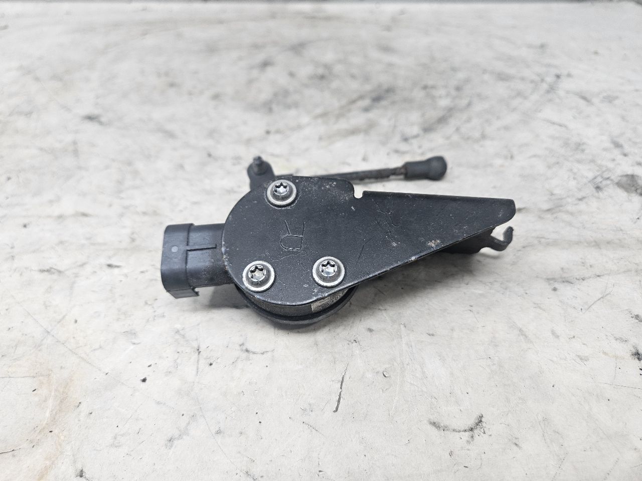 2019 ESCALADE RH REAR RIDE HEIGHT SENSOR 23152101 32580 - image 8