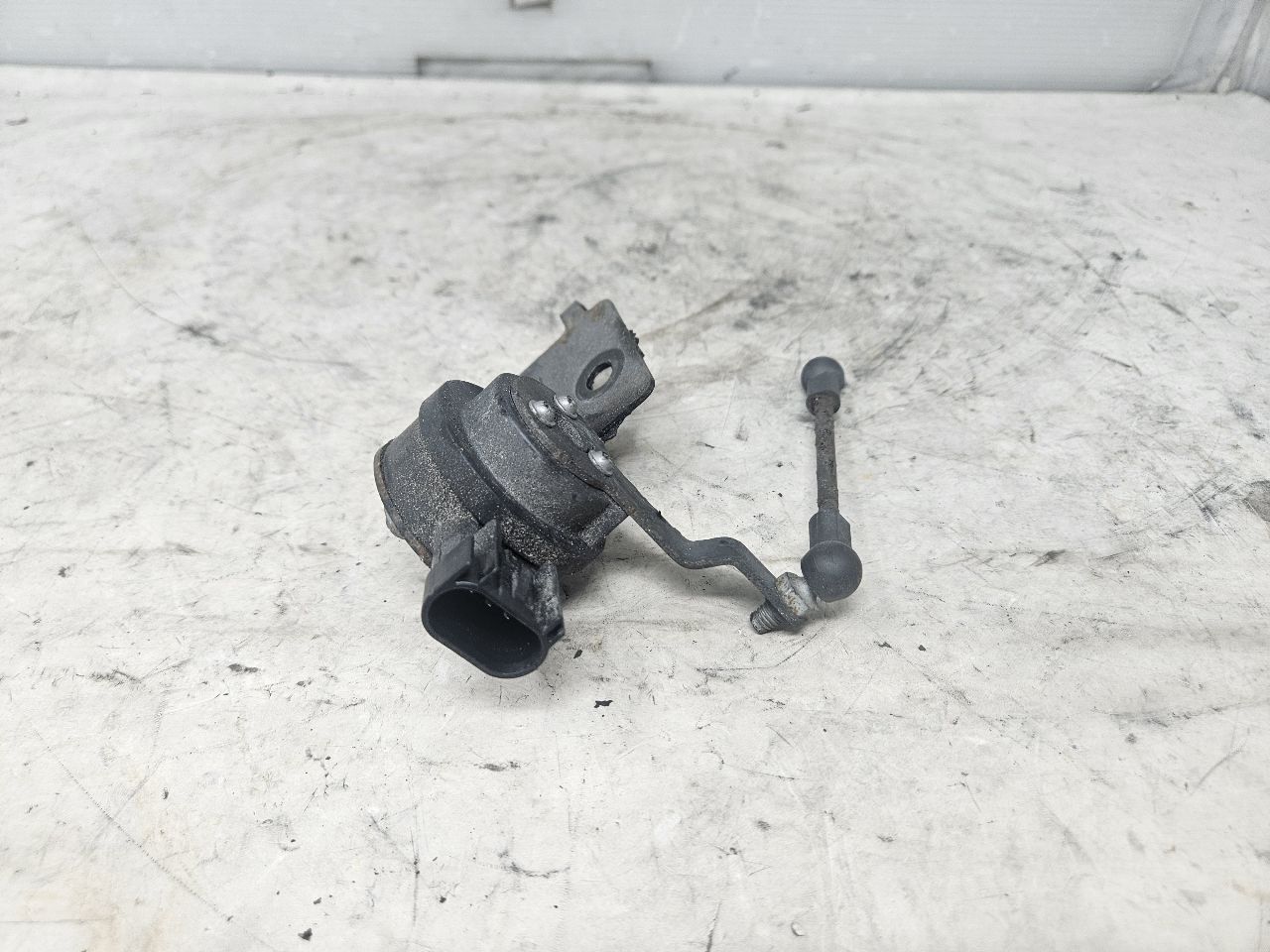 2019 ESCALADE RH REAR RIDE HEIGHT SENSOR 23152101 32580 - image 9