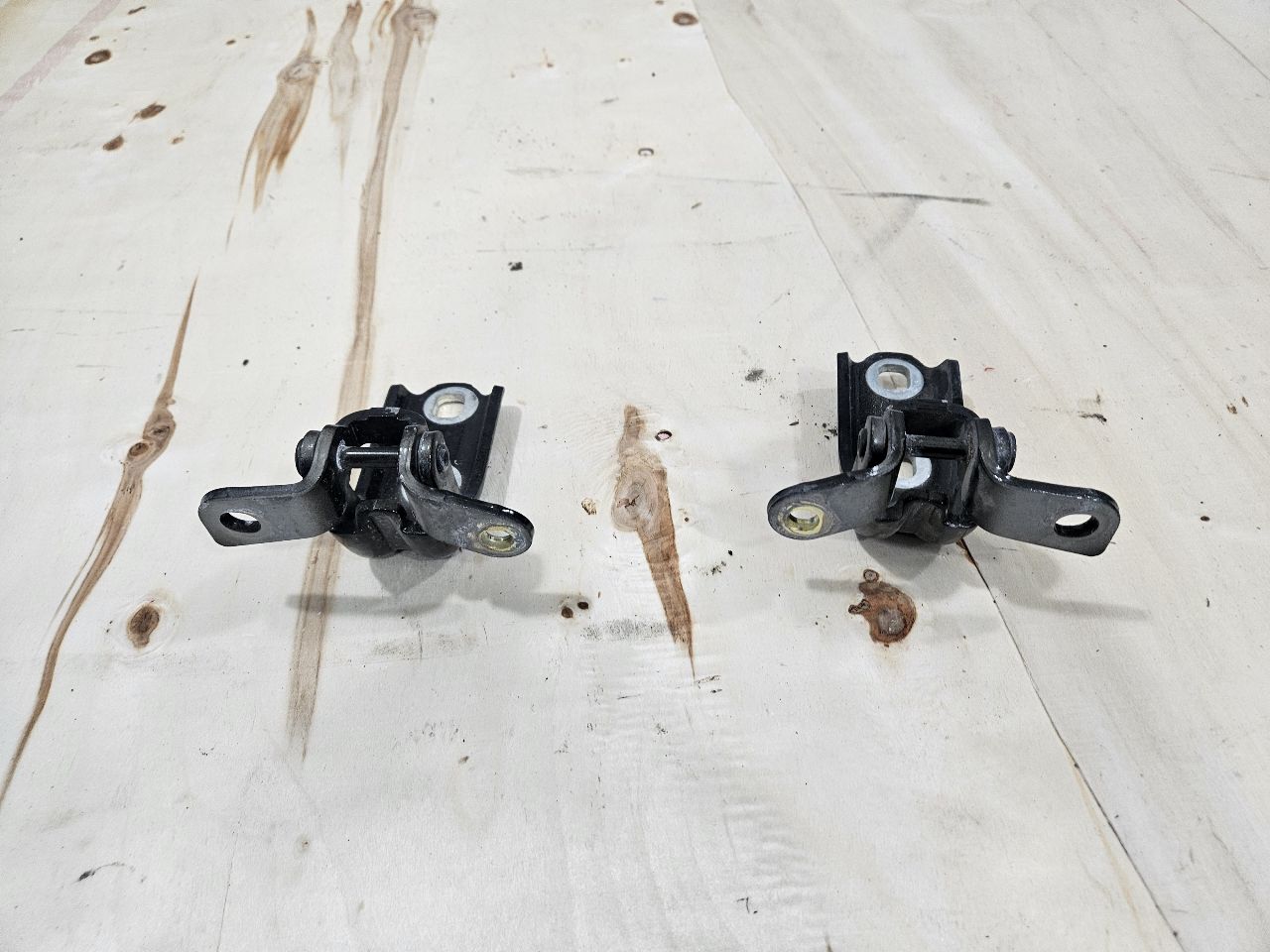 2020 ESCALAESV RH FRONT DOOR HINGES UPPER & LOWER 32583 - image 9