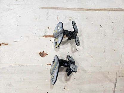 2020 ESCALAESV RH REAR DOOR HINGES UPPER & LOWER 32584 - image 1