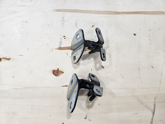 2020 ESCALAESV RH REAR DOOR HINGES UPPER & LOWER 32584 - image 1