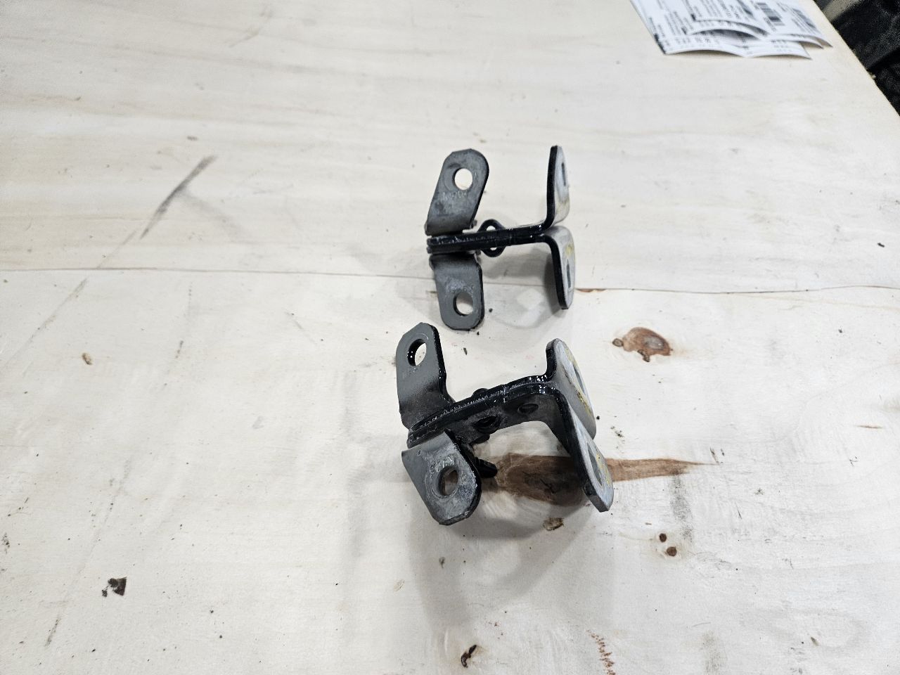 2020 ESCALAESV RH REAR DOOR HINGES UPPER & LOWER 32584 - image 7