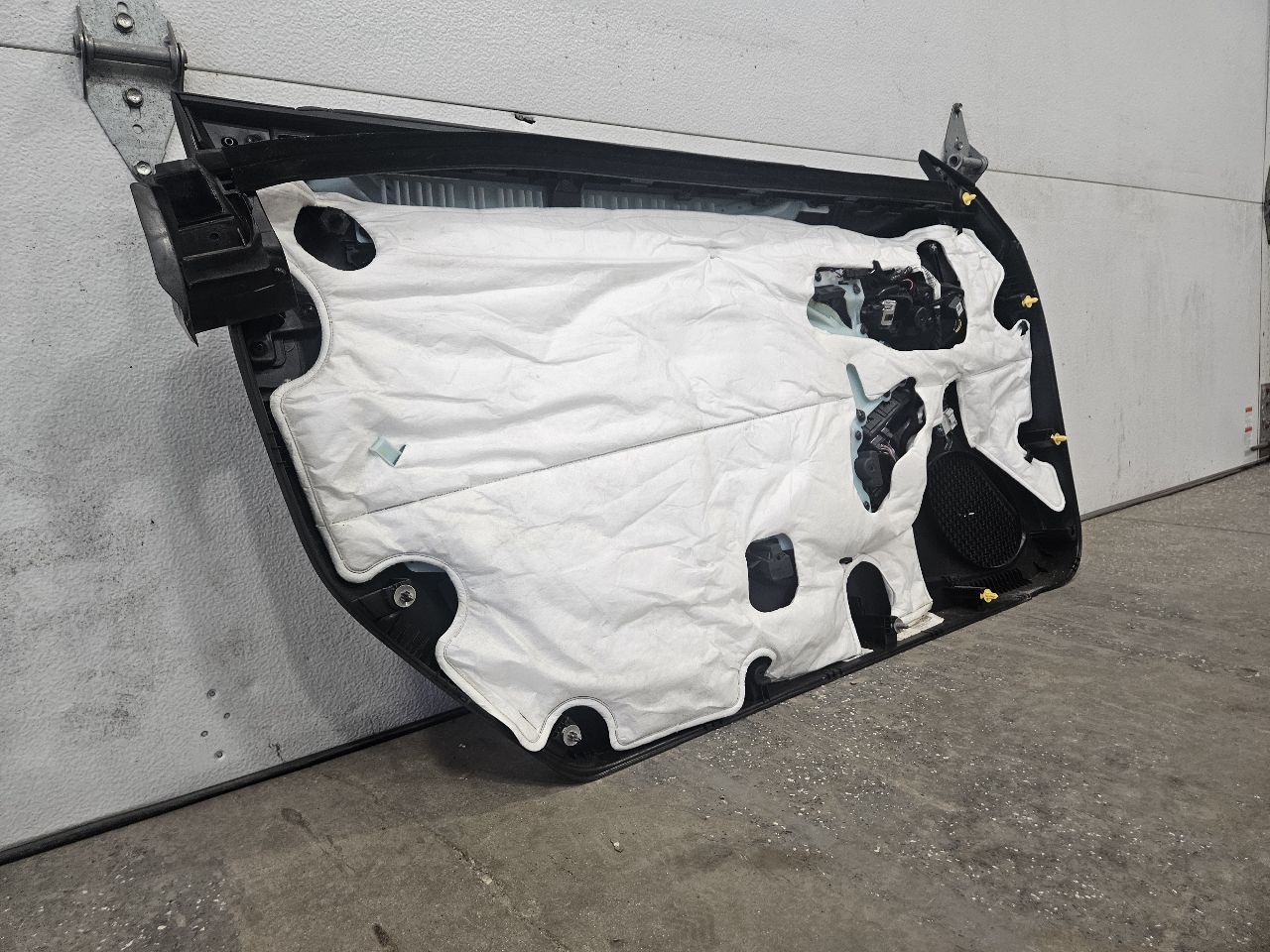 2019 CAMARO RH FRONT DOOR PANEL TRIM 2SS COUPE 32585 - image 17