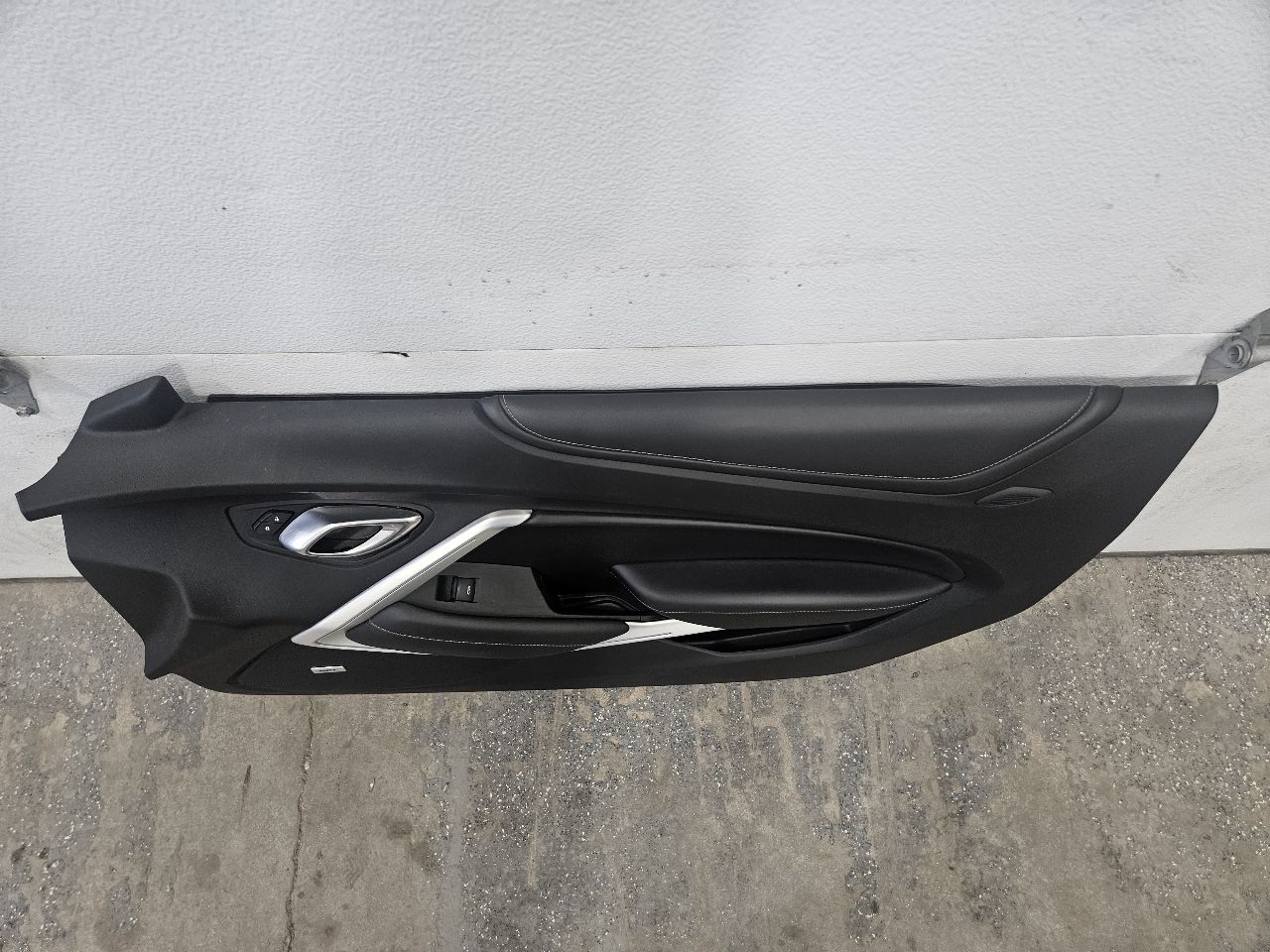 2019 CAMARO RH FRONT DOOR PANEL TRIM 2SS COUPE 32585 - image 20