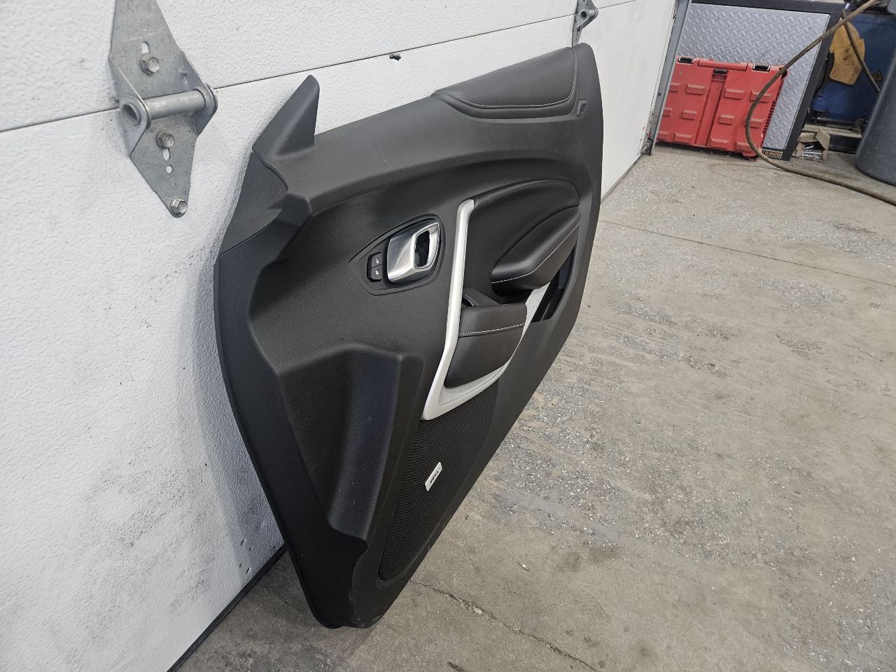 2019 CAMARO RH FRONT DOOR PANEL TRIM 2SS COUPE 32585 - image 1