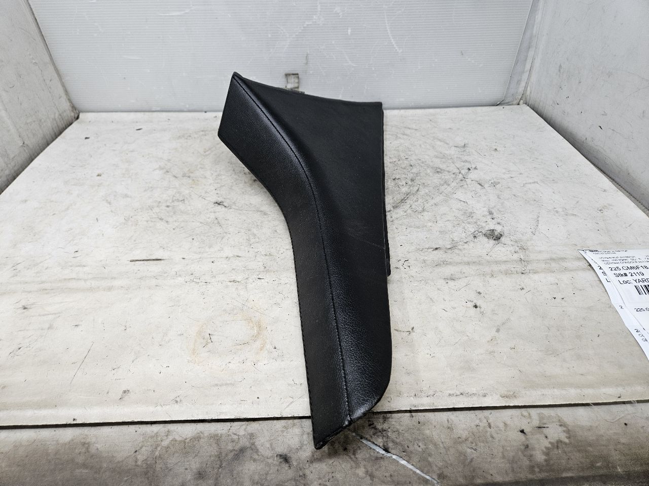 2018 ESCALAESV CENTER CONSOLE RH UPPER TRIM BLACK 32592 - image 3