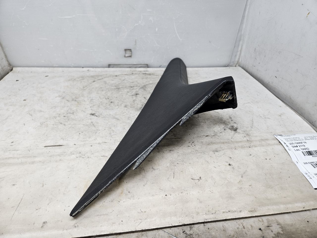 2018 ESCALAESV CENTER CONSOLE RH UPPER TRIM BLACK 32592 - image 4