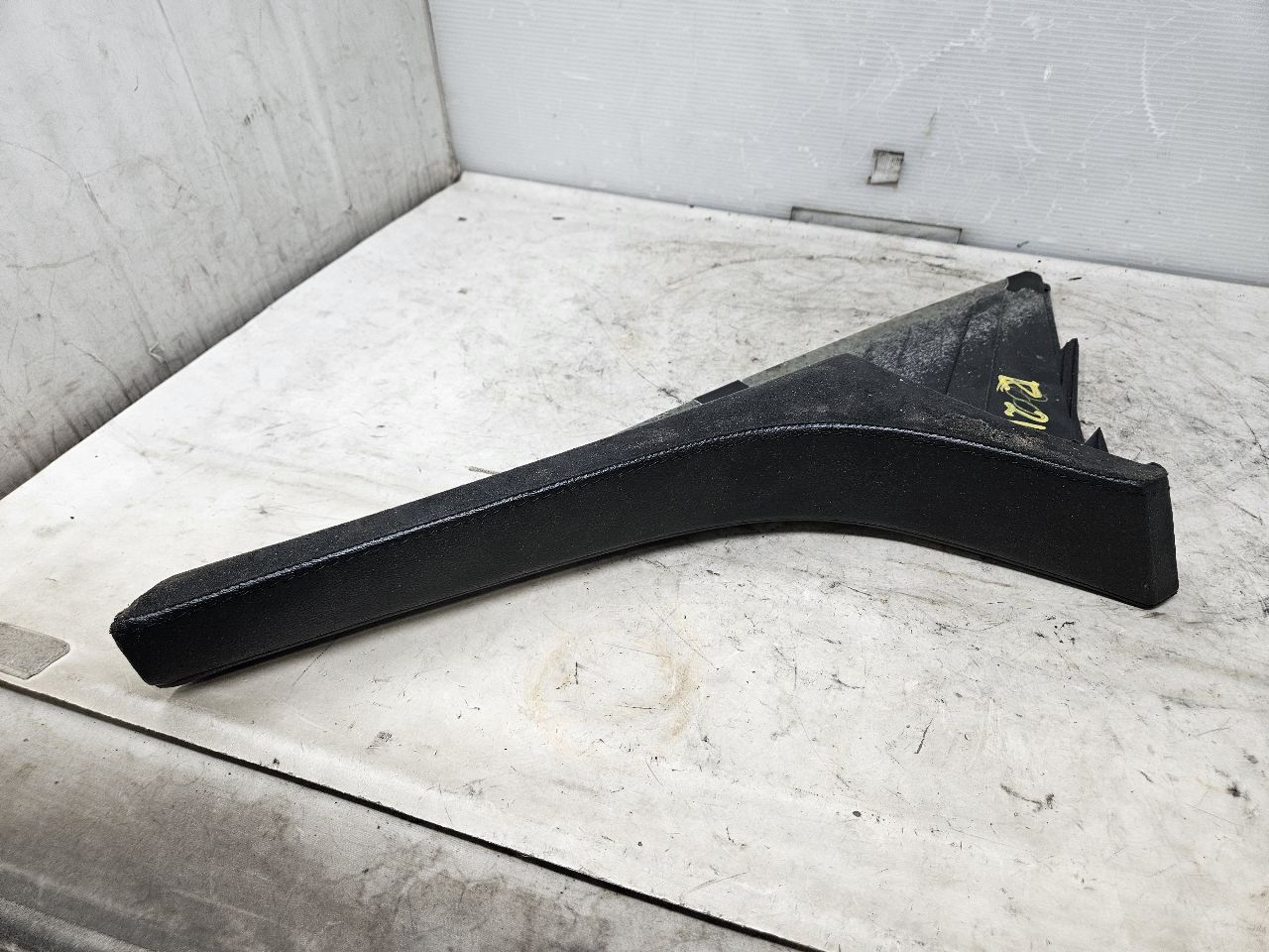 2018 ESCALAESV CENTER CONSOLE RH UPPER TRIM BLACK 32592 - image 5