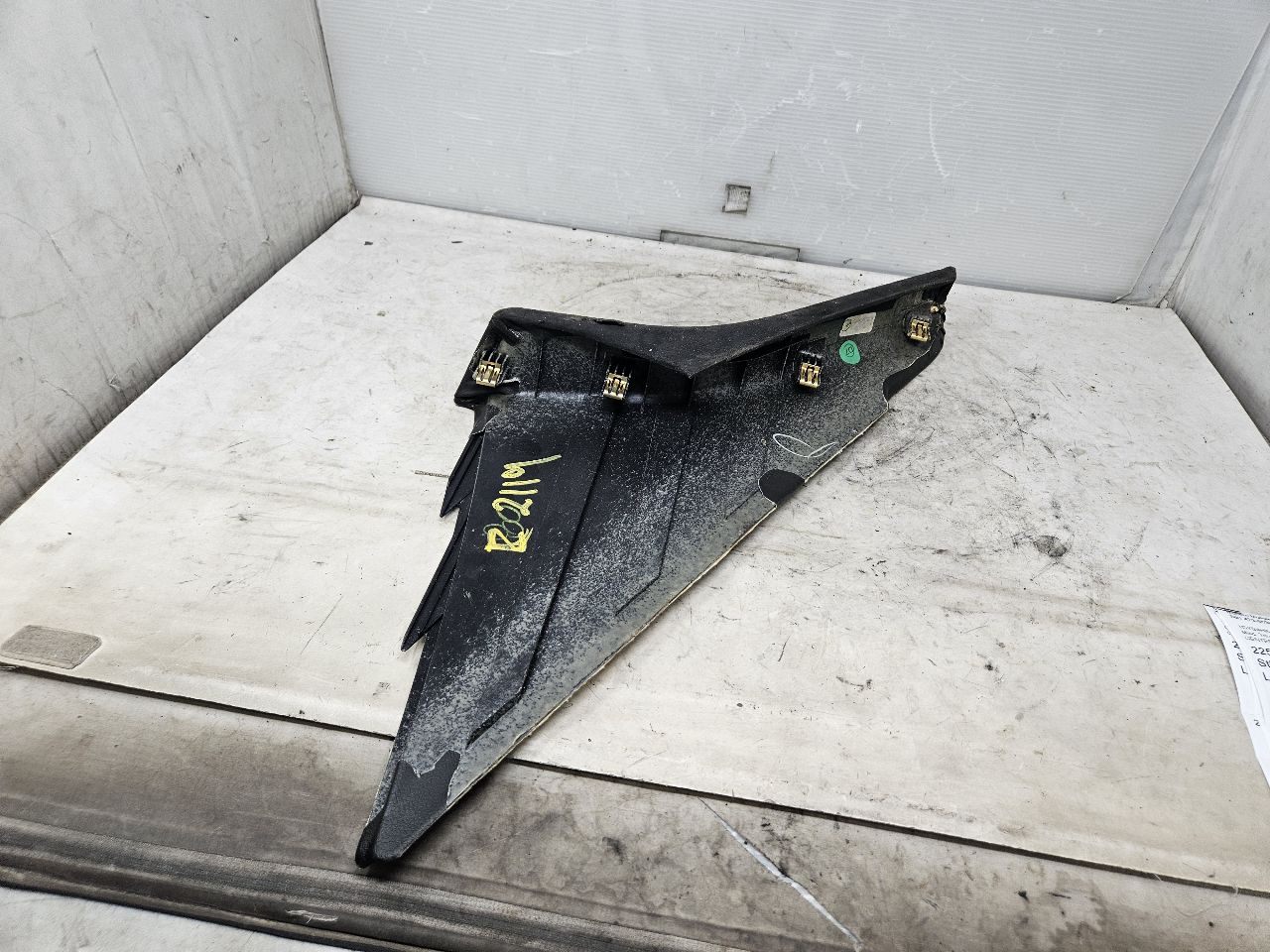 2018 ESCALAESV CENTER CONSOLE RH UPPER TRIM BLACK 32592 - image 6