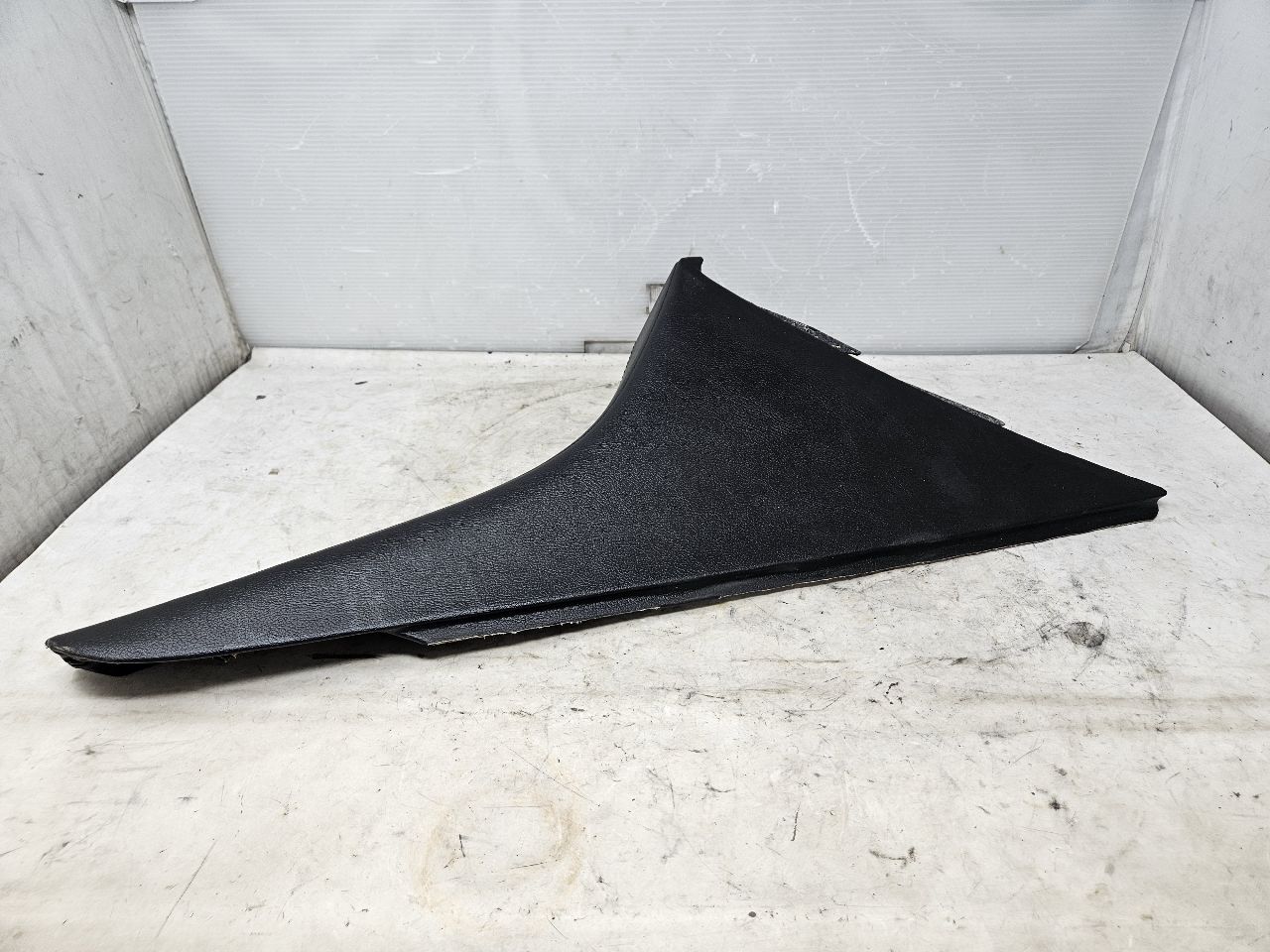 2018 ESCALAESV CENTER CONSOLE RH UPPER TRIM BLACK 32592 - image 7