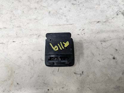 2018 ESCALAESV CONSOLE 120V AC OUTLET 22943127 32595 - image 3