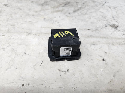 2018 ESCALAESV CONSOLE 120V AC OUTLET 22943127 32595 - image 4