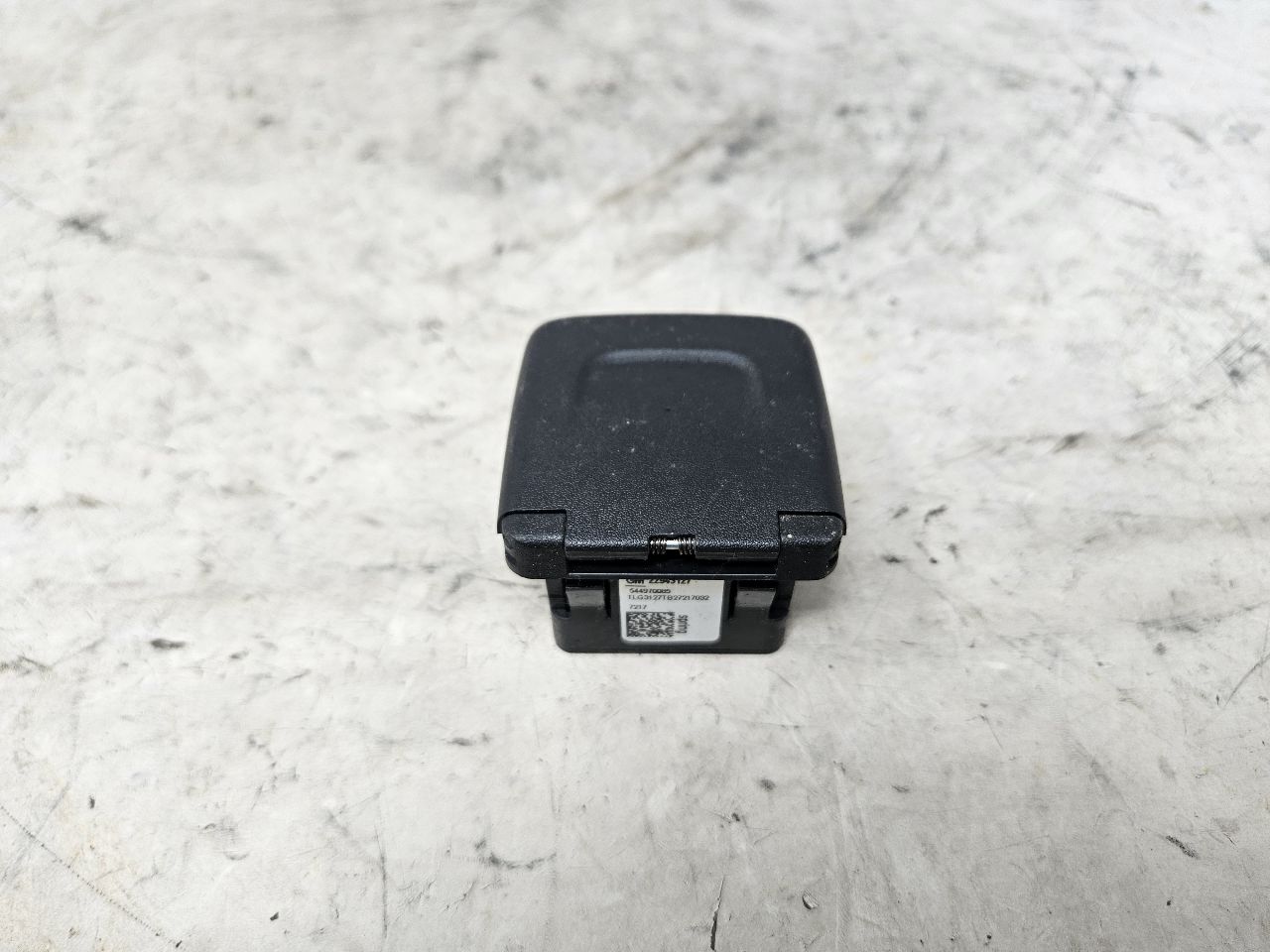 2018 ESCALAESV CONSOLE 120V AC OUTLET 22943127 32595 - image 6