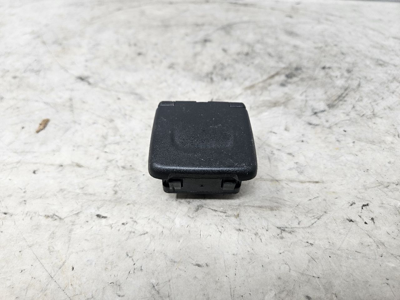2018 ESCALAESV CONSOLE 120V AC OUTLET 22943127 32595 - image 12