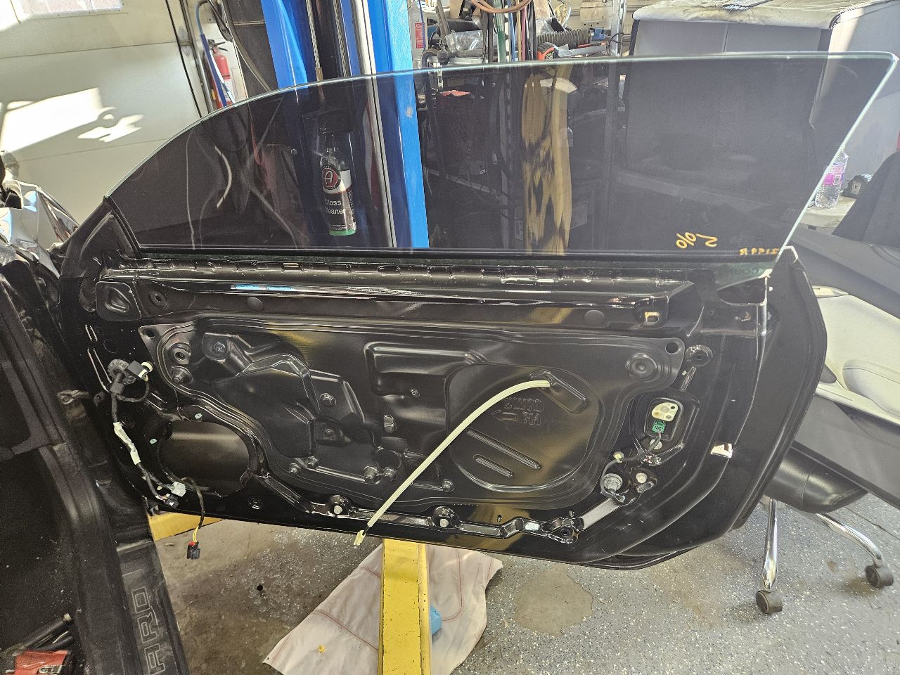 2017 CAMARO RH DOOR BLACK GBA SMALL DENT 4D1 32604 - image 11