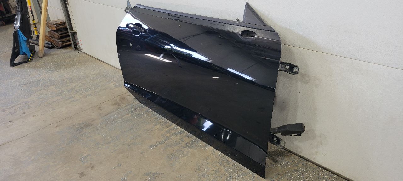 2017 CAMARO RH DOOR BLACK GBA SMALL DENT 4D1 32604 - image 2