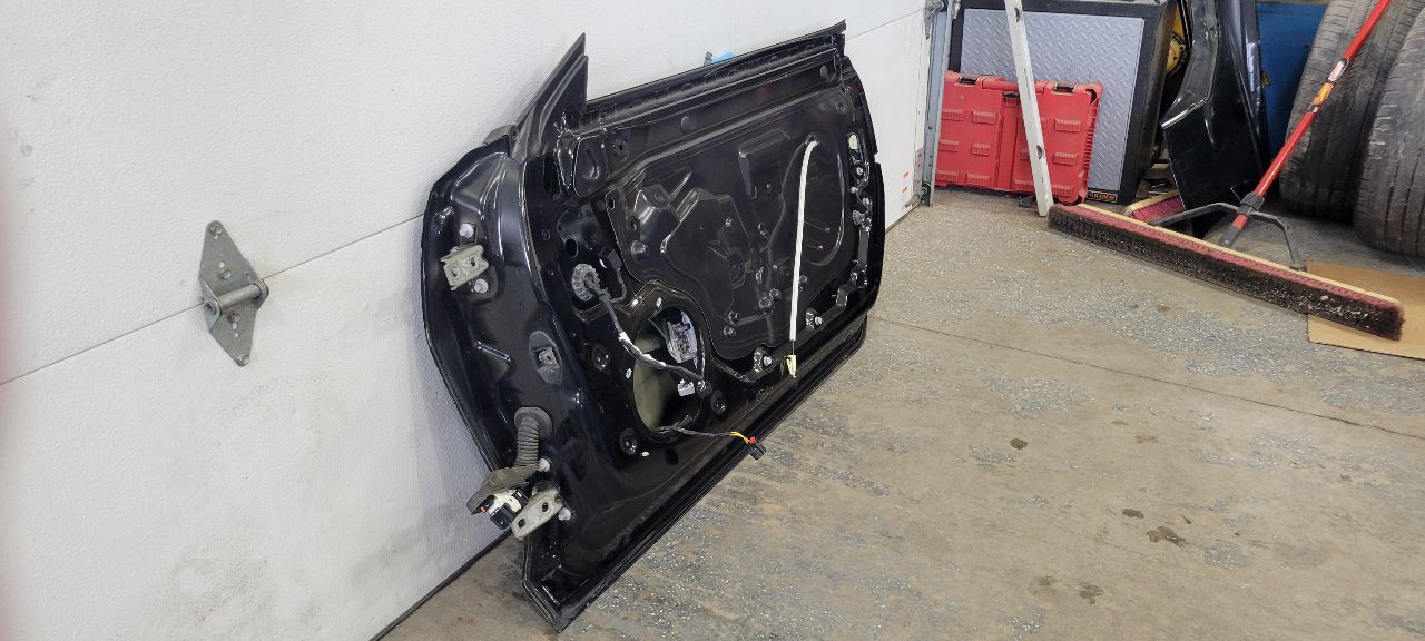 2017 CAMARO RH DOOR BLACK GBA SMALL DENT 4D1 32604 - image 6